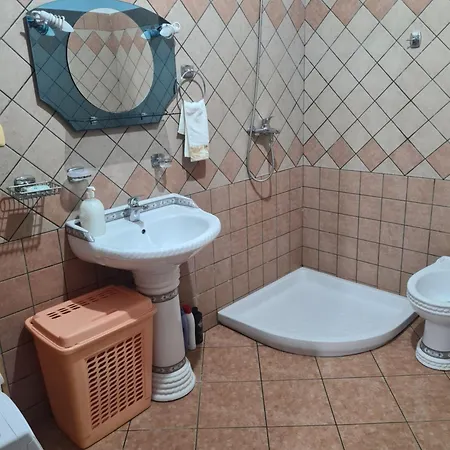 Skynstone Homestay Sarande